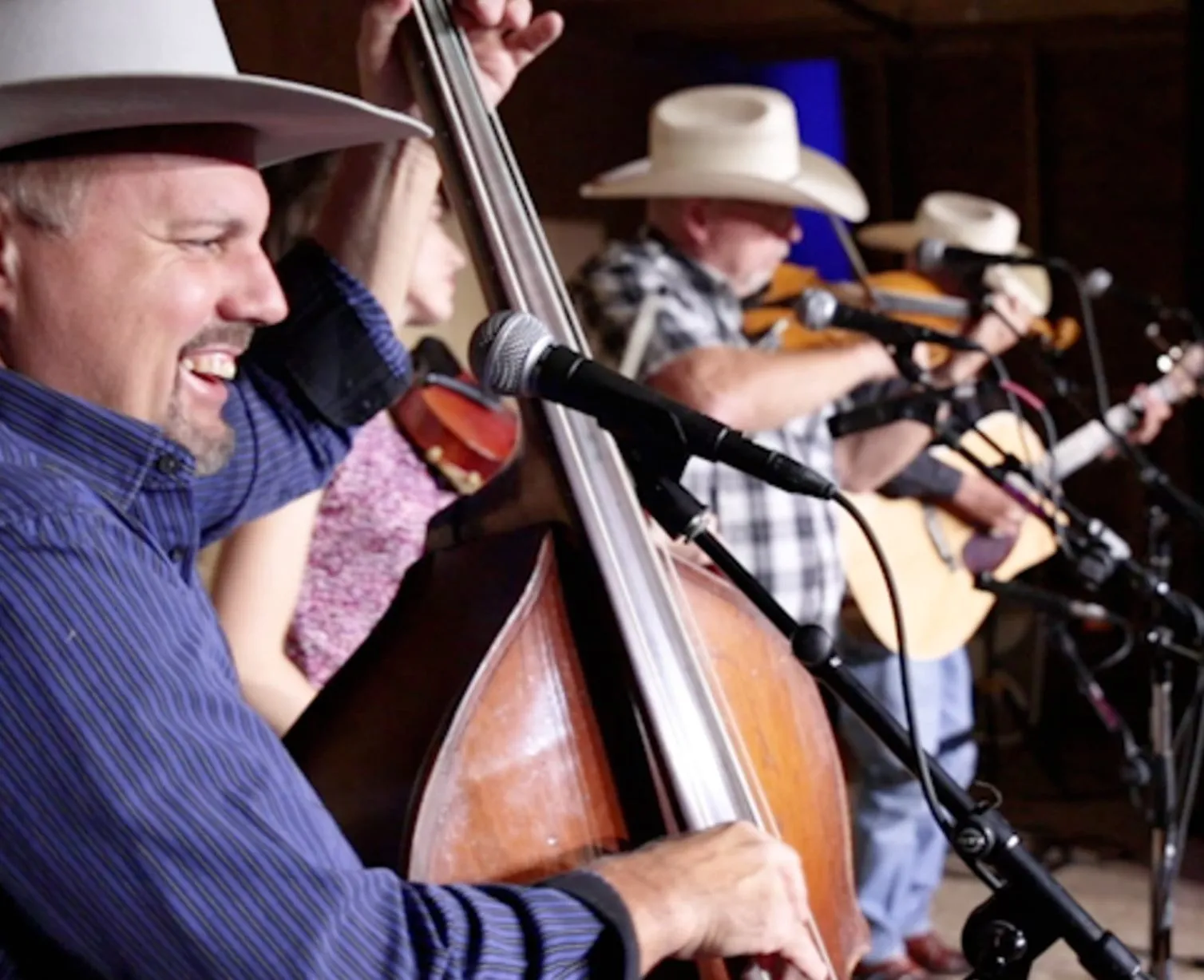 Musical act at Amish Country Theater in Berlin OH